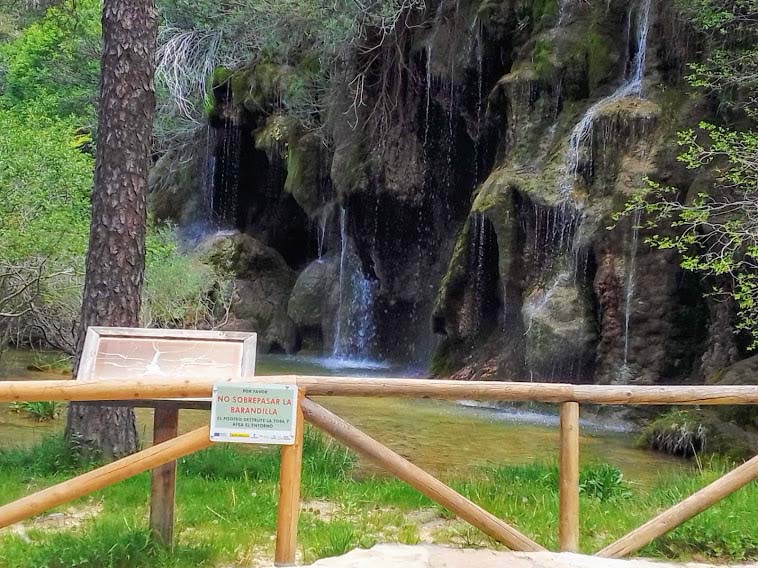 Nacimiento del Río Cuervo en primavera