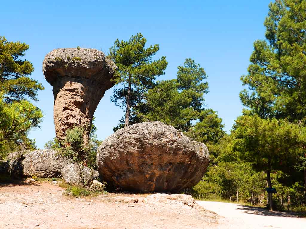 Tormo Alta en la Entrada de la Ciudad Encantada