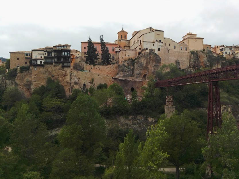 Puente de San Pablo con derrumbe de la calle de acceso